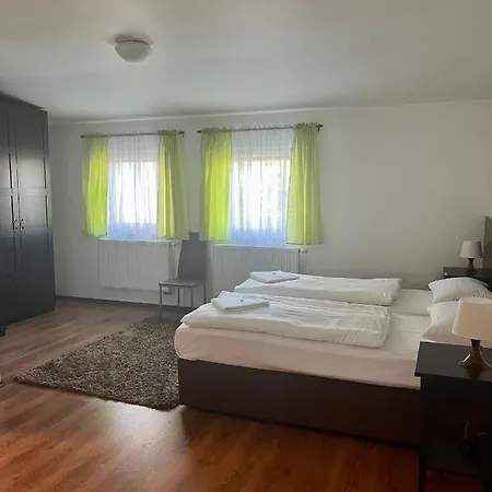 R10 Hotel