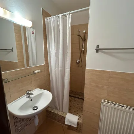 R10 Hotel 3*