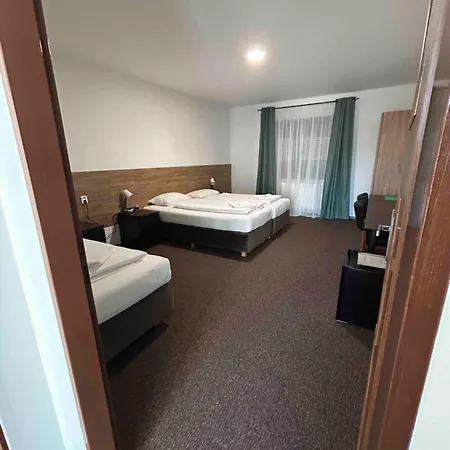 R10 Hotel