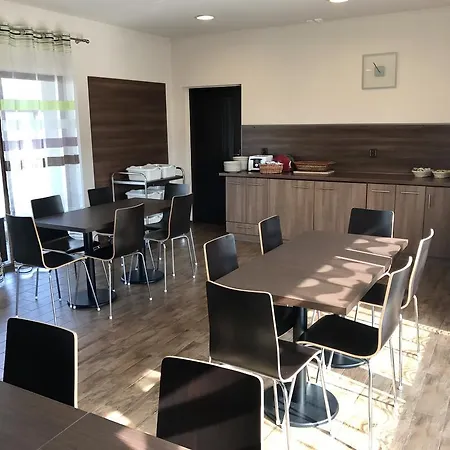 Hotel R10